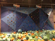 Sab Hauv Tsev Pob Zeb Nce Toj